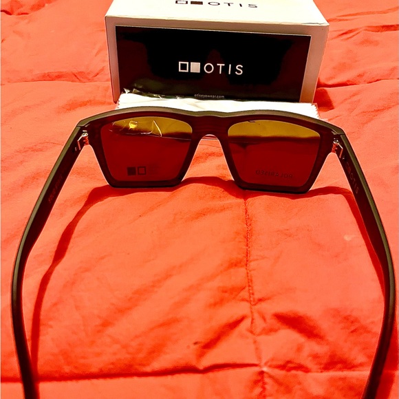 OTIS Sunglasses: Thick, Brown Tortoise, Lightweight Frame w/ Polarized Lens - Picture 6 of 7